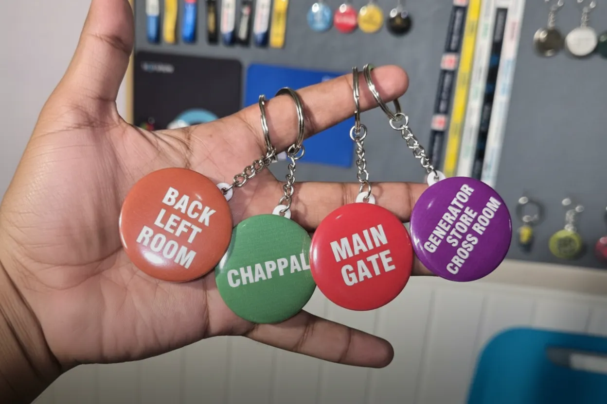 BUTTON KEYCHAINS — image 2